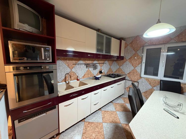 Apartament cu 2 camere decomandat în Runcu
