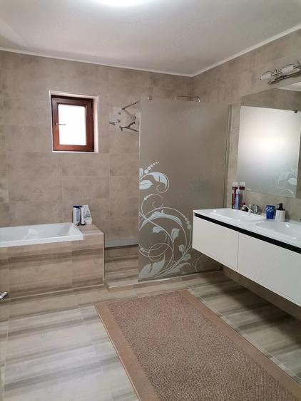 Casă cu Teren 3000 Mp în Ponoarele
