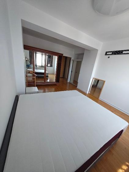 Apartament cu 3 camere decomandat în Moșilor