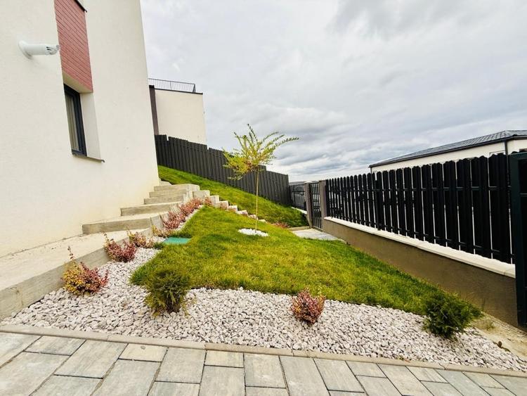 Duplex cu 5 camere cu Canalizare în Florești