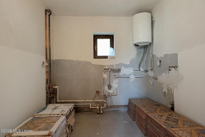 Casă individuală cu 8 camere cu Canalizare în Bălilești