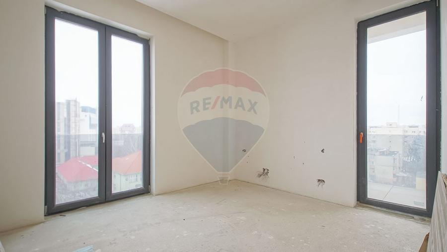 Penthouse cu 3 camere decomandat în Centrul Civic