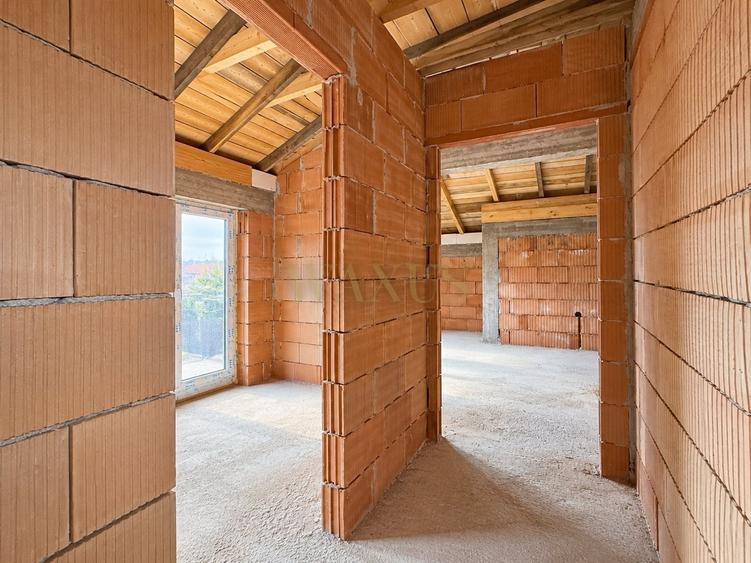 Apartament cu 4 camere semidecomandat în Mărăști