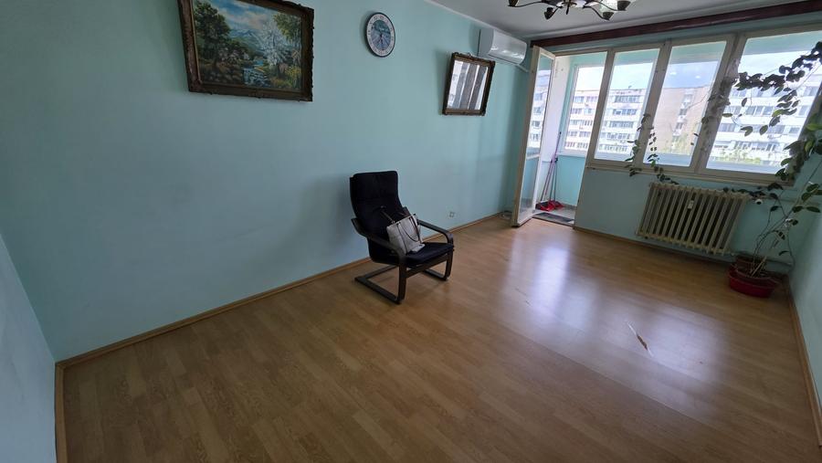 Apartament cu 3 camere decomandat în Berceni