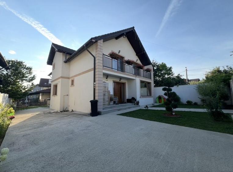 Casă cu 4 camere în Central