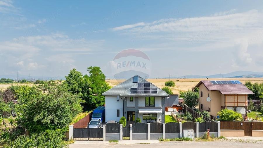 Casă cu 5 camere cu Teren 605 Mp în Electroprecizia