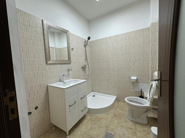 Birou de închiriat – etajul 3, într-o clădire modernă de birouri, cu acces strad - 7