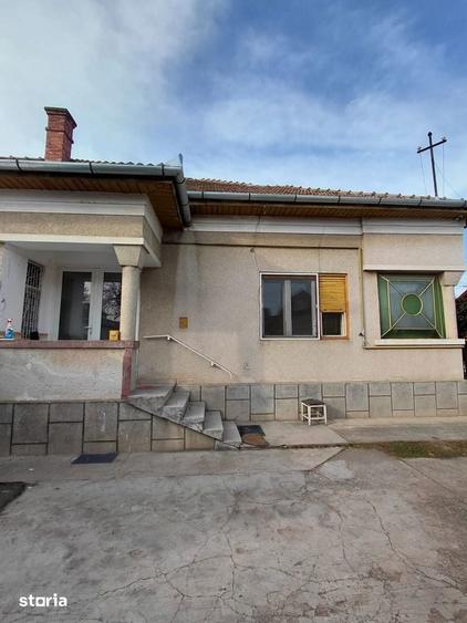 Casa cu pivni?a, garaj ?i curte spa?ioasa in Intre Lacuri - 1