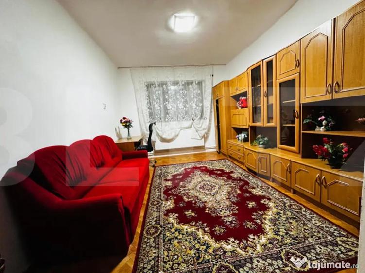 Casa spatioasa cu 5 dormitoare, doua bucatarii si teren de 1 - 16