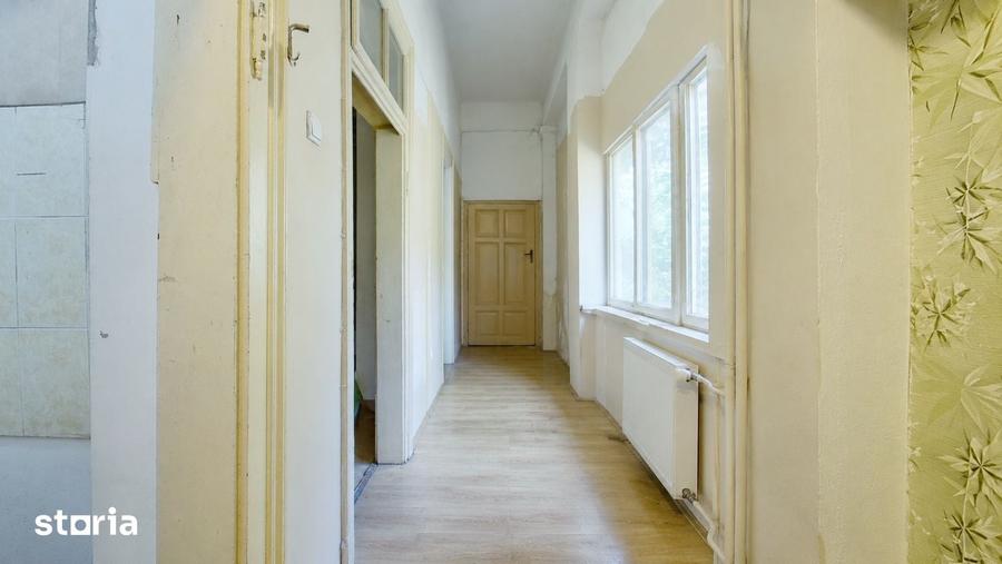 Apartament cu 8 camere în Central