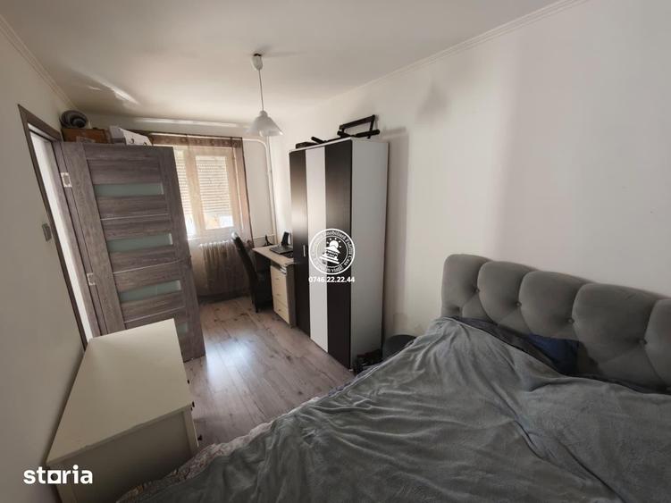 Apartament cu 3 camere semidecomandat în Tătărași