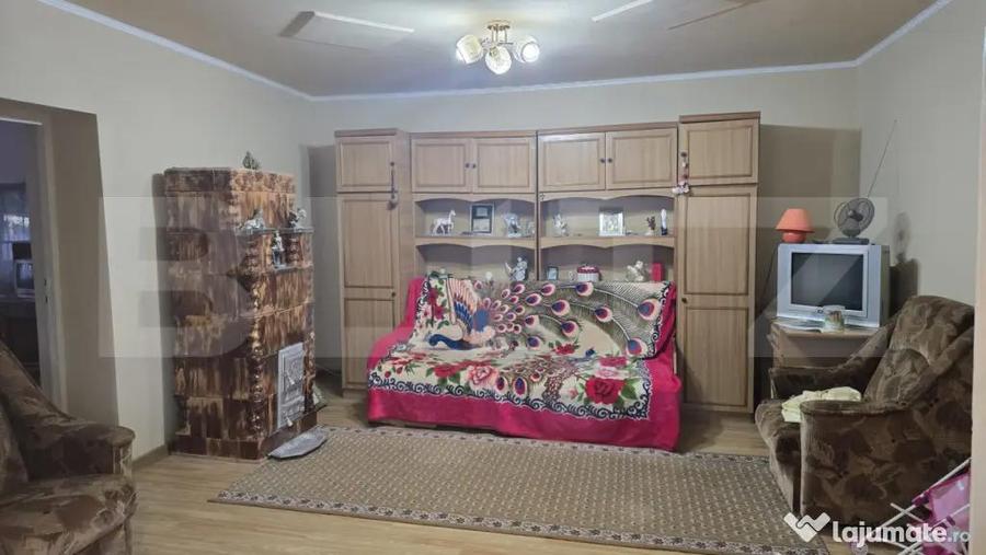 Casa 3 camere 133 mp; Teren - 1432 mp. Livada - 2