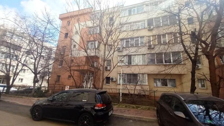 Unirii(Decebal),Garsoniera etajul 1/4, libera - 1