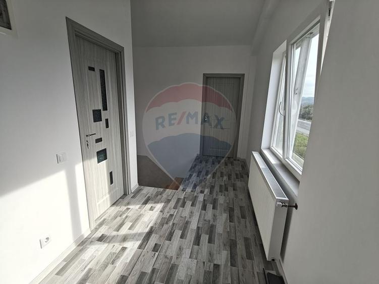 Hala noua 555mp, curte betonata 1000mp, zona de est, de inchiriat - 13