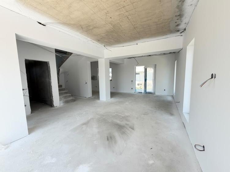 Casă cu 3 camere cu Teren 380 Mp în Berceni