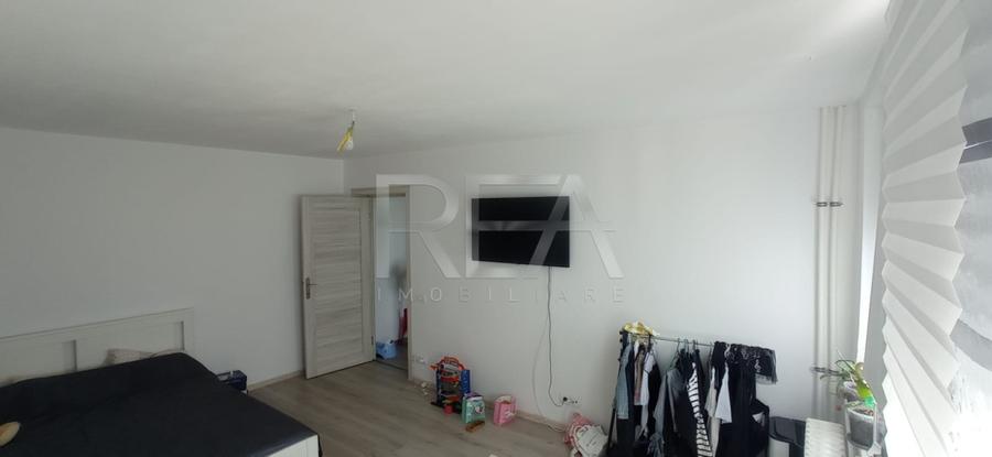 Apartament 3 Camere , Decomandat , Zona Alexandru Obregia - 1