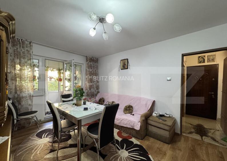 Apartament renovat 3 camere, semidecomandat, et. 1, Craiovit