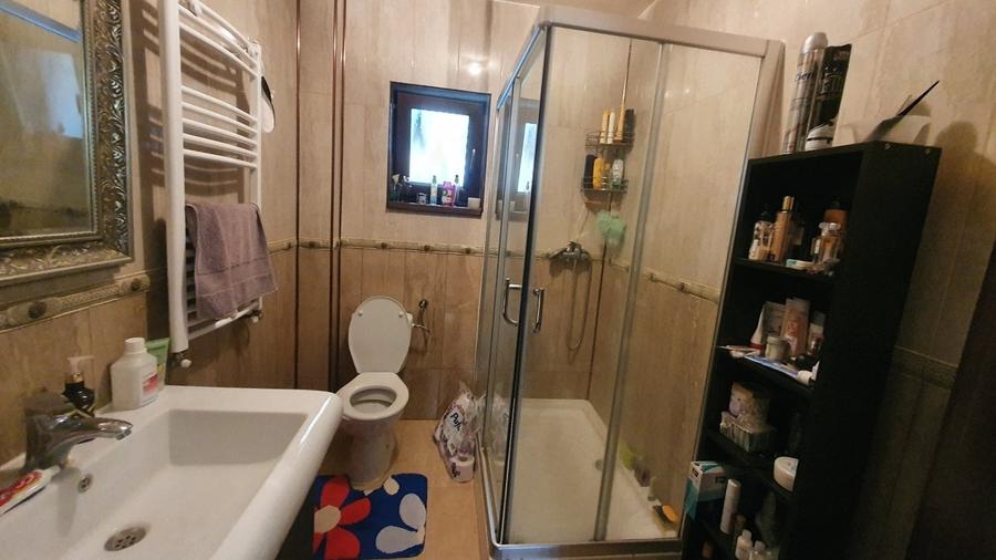 Vila generoasa in zona foarte linistita - 11