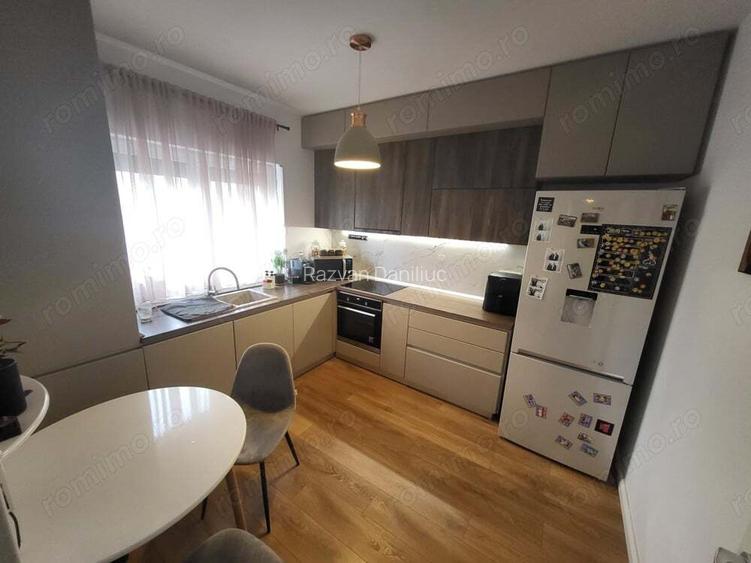 Asfalt. Zona Calea Timisoarei. 3 locuri de parcare. Duplex nou.