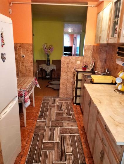 Apartament cu 3 camere ,Medias str Vaslui Nr 1 bloc 16 sc A etaj4.Mai multe detalii in privat 0sapte5opt54sapte4sasedoi.Mai multe detalii in privat - 3