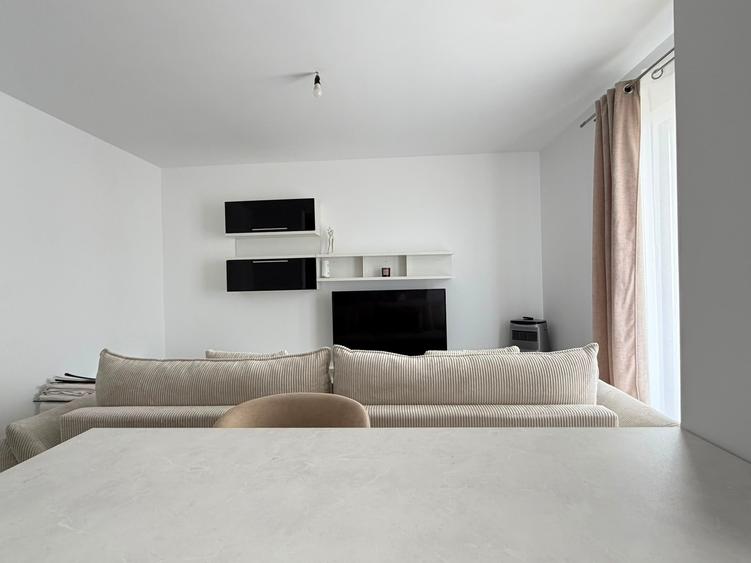 Apartament cu 2 camere decomandat în Girocului