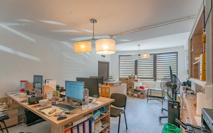 Spatiu birou cu acces din strada - 1