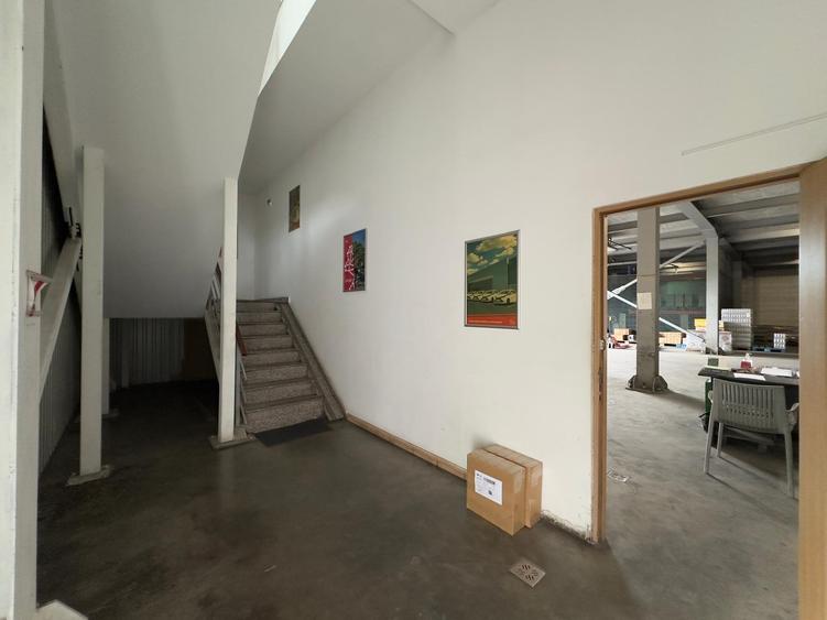 Hala/ showroom de la 300mp la 1796mp, eventual rafturi, zona Vama Iasi - 17