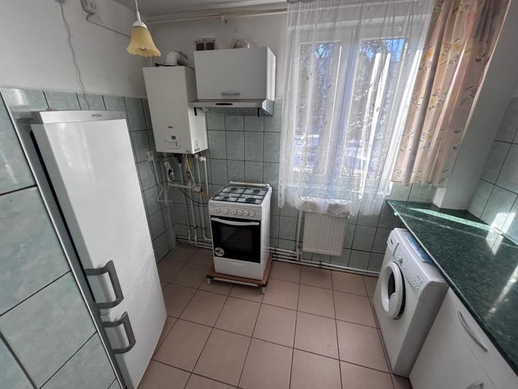 VANZARE BIROURI, CABINET, SALON, IN ȘASE CAMERE CU MULTIPLE DEPENDINȚE - 11