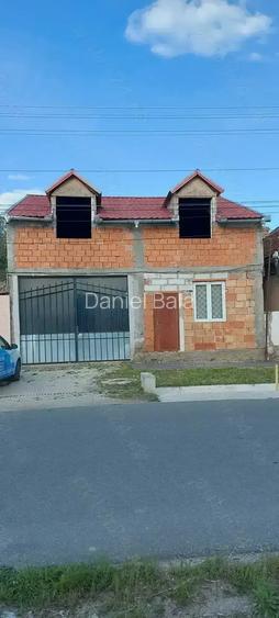 Vand casa in Boc?a Romana.