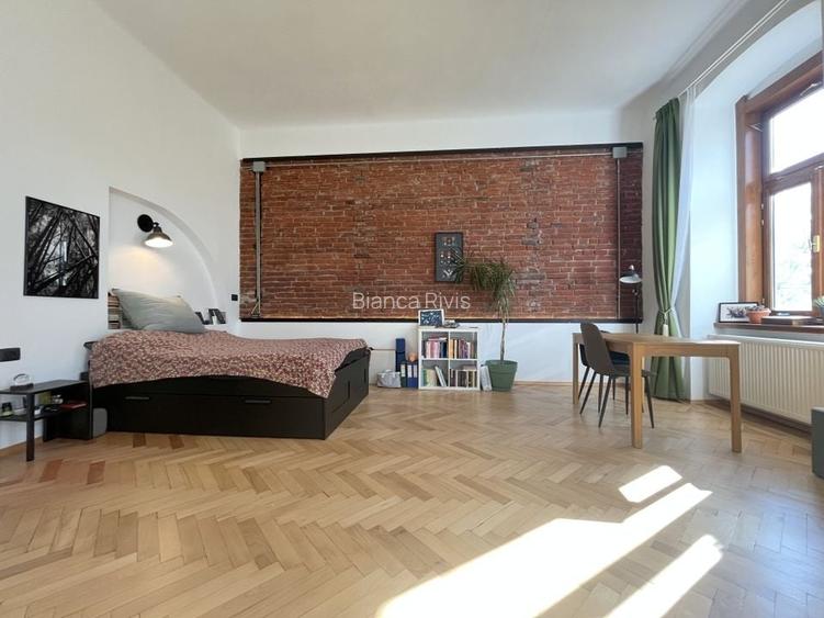 Apartament într-o clădire istorică - zonă centrală, malul canalului