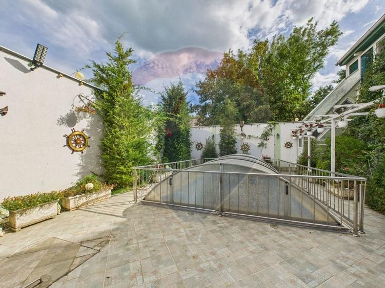 Casă / Vilă cu 10 camere de vânzare în zona Central - 21
