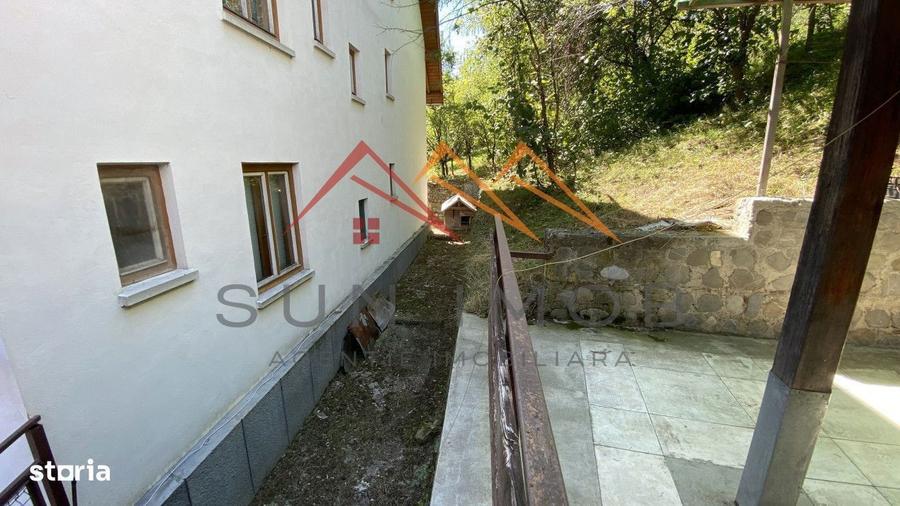 Vila de vanzare, teren 3100 mp, 7 camere, 6 grupuri sanitare, 3 CT, an - 2