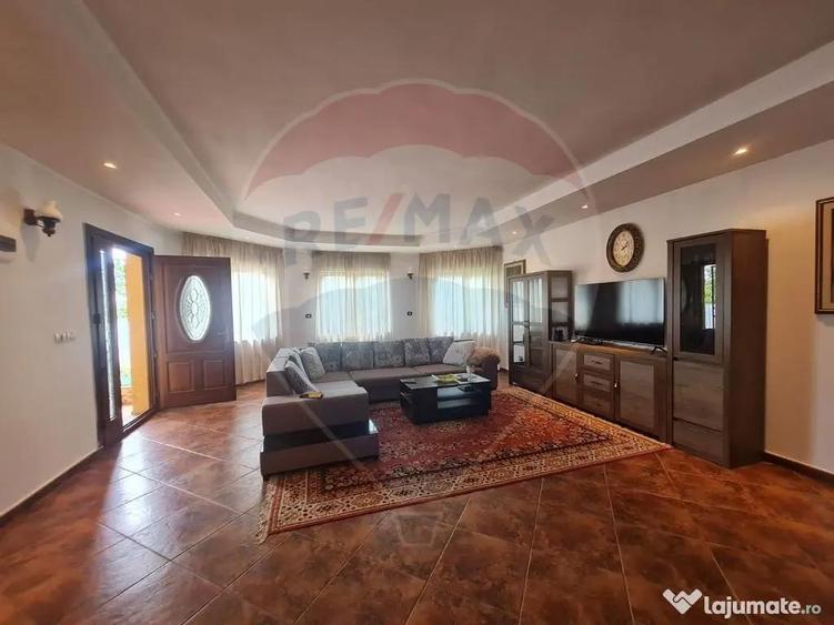 Casa / Vila cu 6 camere in Jorasti - 12