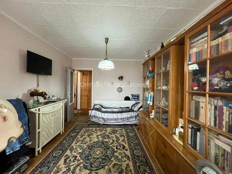 Apartament 3 camere etajul 7 de vanzare, Zona Saturn Apartament 3 camere etajul 7 de vanzare, Zona Saturn