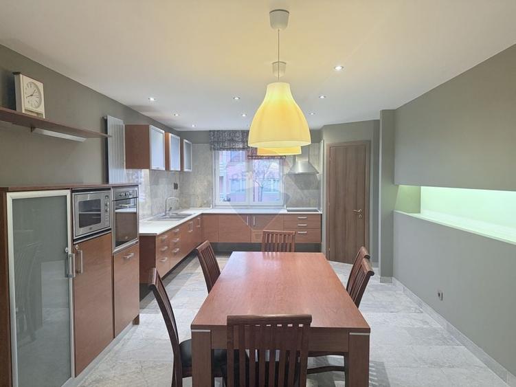 Casă / Vilă de închiriat în  Buna Ziua - 2