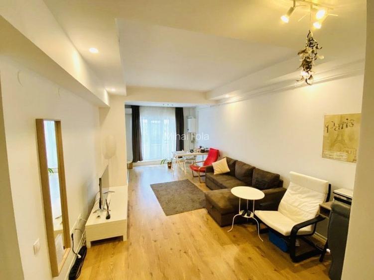 Inchiriez apartament 2 camere in Cosmopolis .