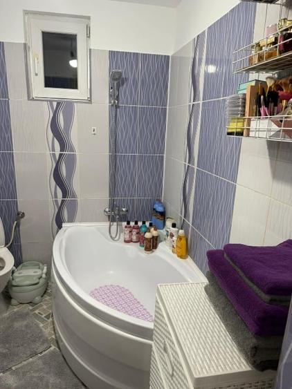 Casa de vanzare,Vand teren de 900m2 cu casa,din care160 m2 fundatie bază de beto - 10