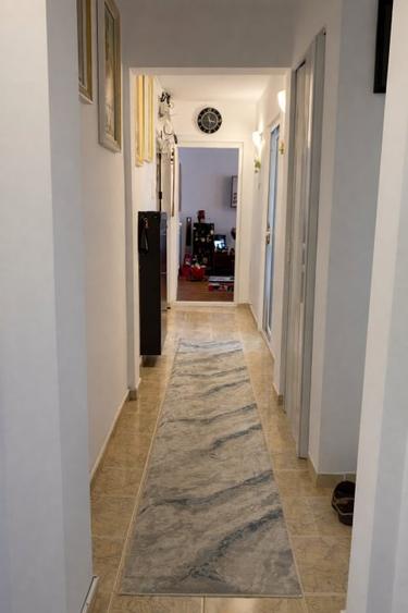 Apartament 3 camere | Decomandat | Etaj 2 | Parcare | zona Poarta 6 - 5
