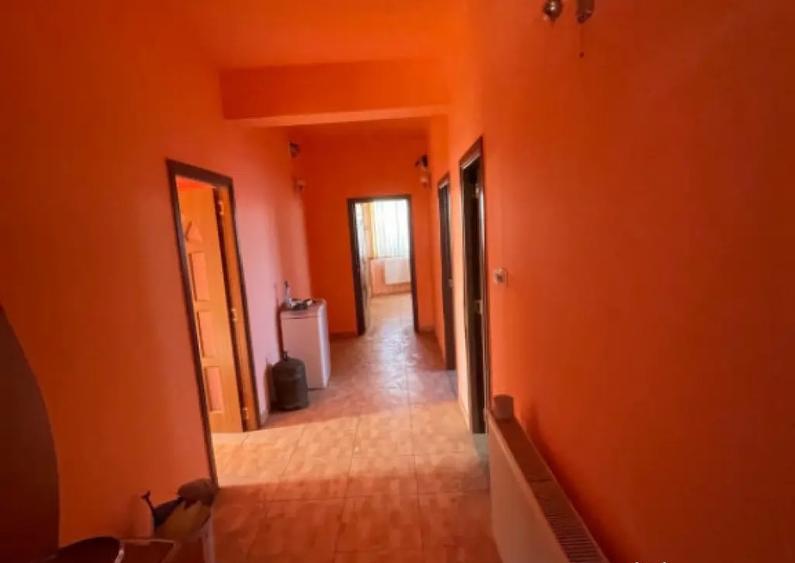 VILA cu spatii comerciale situata in zona CUMPANA - 18