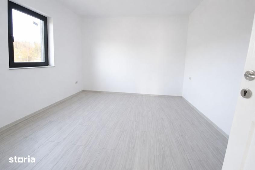 Casă cu 3 camere cu Teren 660 Mp în Podu Roș