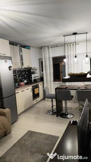 Apartament cu 3 camere decomandat în Exterior Vest