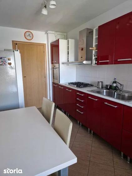 Apartament cu 3 camere decomandat, mobilat în Pajura