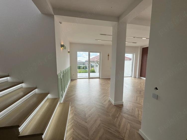 Casă cu 5 camere cu Teren 433 Mp în Oncea