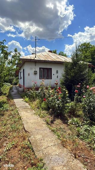 Casă cu 3 camere cu Teren 2100 Mp în Dor Mărunt