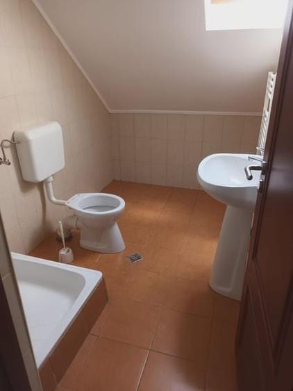 Casă cu 6 camere cu Canalizare în Tei