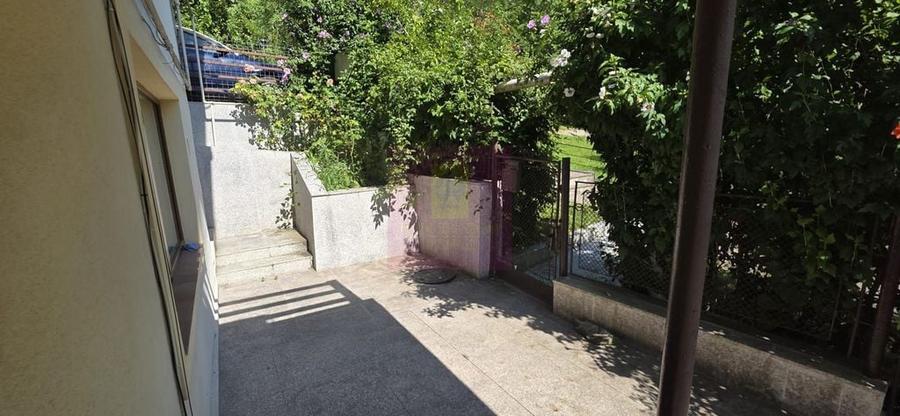 Casă cu 4 camere cu Teren 451 Mp în Central