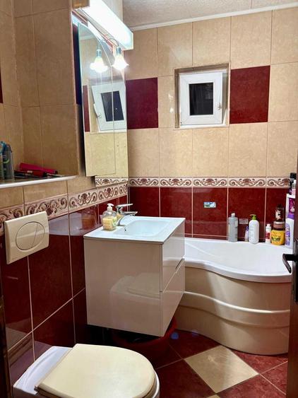 Apartament cu 4 camere decomandat în Sânmartin