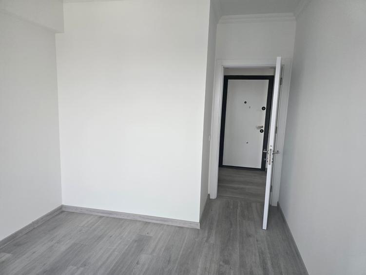 Apartament cu 3 camere decomandat în Energia