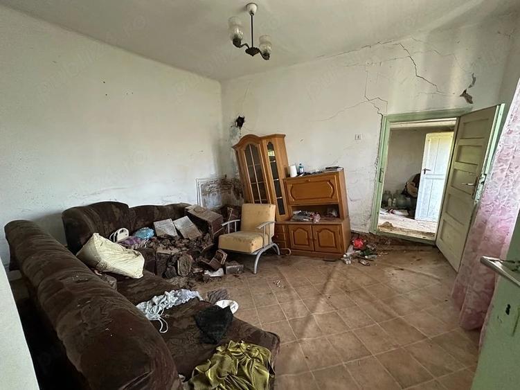 Casă cu 2 camere cu Teren 1200 Mp în Leu