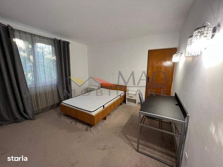 Apartament cu 4 camere decomandat în Cornișa